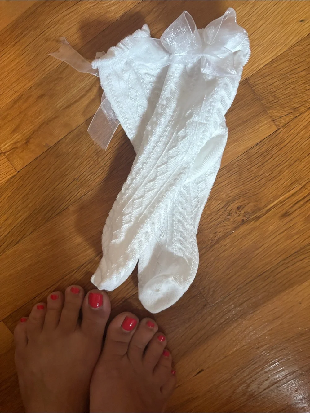 White lace ruffle crew socks